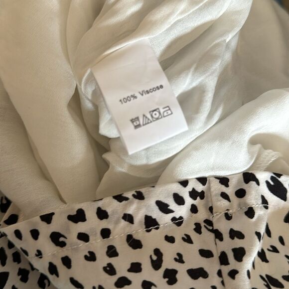 White/black animal print faux wrap V bodice elastic tie waist lined romper. Med - Picture 8 of 8